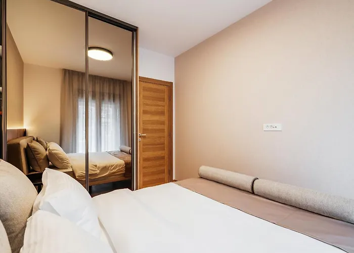 28 - Premium Apartment