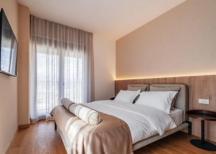 28 - Premium Apartment *